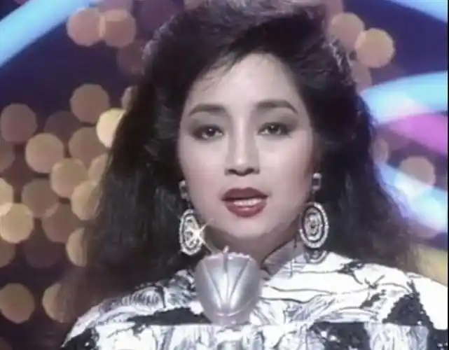 徐小凤在香港的地位高吗,她年轻时候好漂亮组图