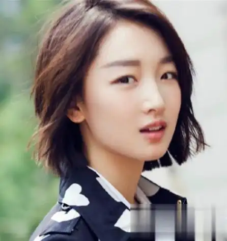 周冬雨短发发型叫什么洋气个性堪称鬼马精灵