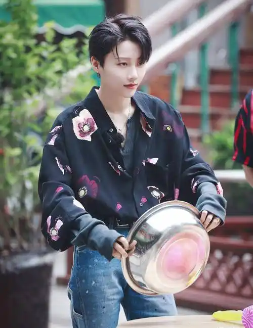 the9刘雨昕不当言论惹争议,采访中直言感谢疫情,粉丝也有类似话语