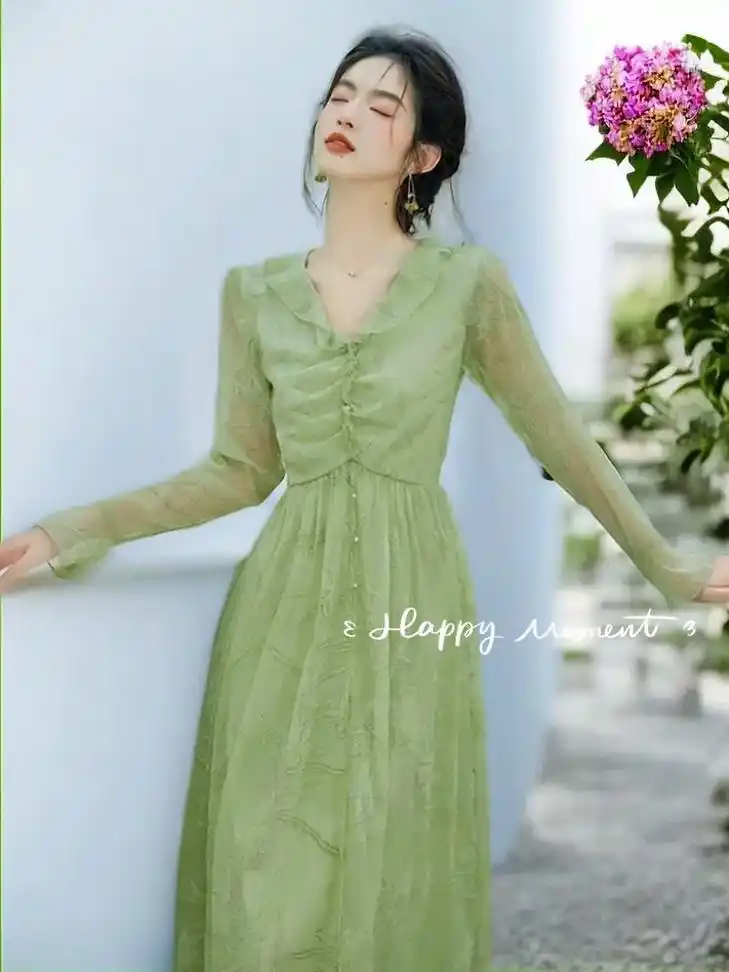 我最新上架的法式温柔风仙气绿色连衣裙真的太美 - 抖音