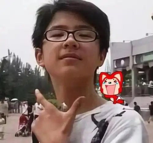 看到刘昊然的小时候的照片你是不是也觉得特别是惊讶,看来现在的他比