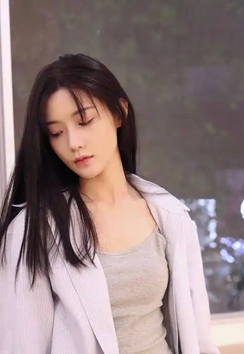 陈意涵披肩散发生活照合集_陈意涵_披肩