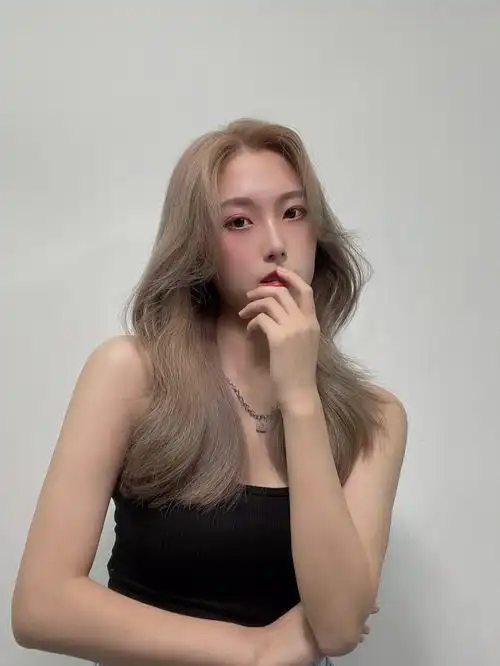 2021仙女发色奶茶灰棕巨显肤白岳阳染发