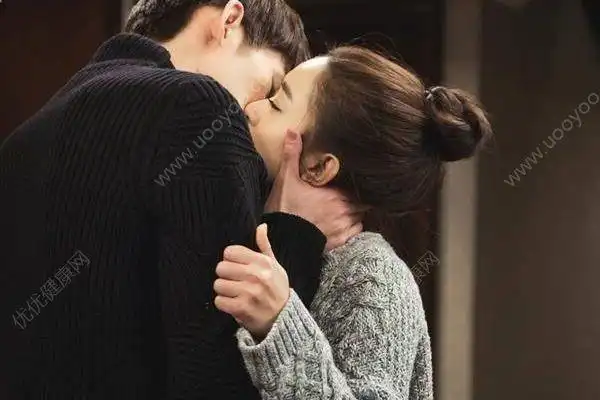 接吻时女生的生理反应是什么接吻时女孩的生理反应有哪些图