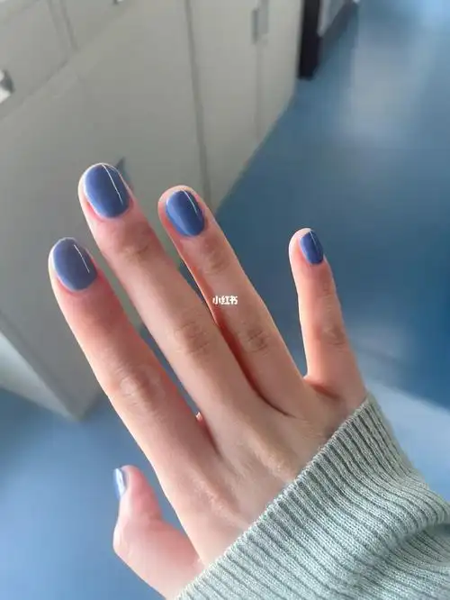 纯色美甲分享是夏天的颜色