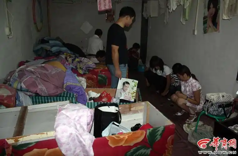 华商网讯(记者 杨毅)8月26日,西安市雁塔分局调集60余名警力,对吉祥村