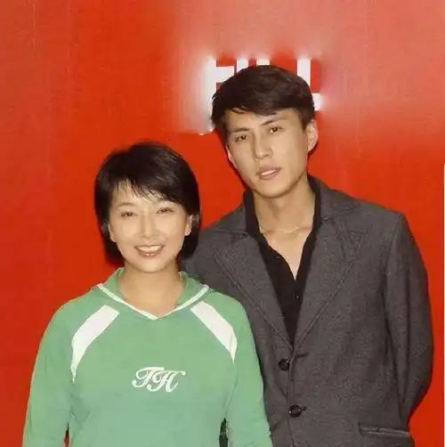 电视剧《我想有个家》时,碰到了那个她误以为会相爱一生的男人,高曙光