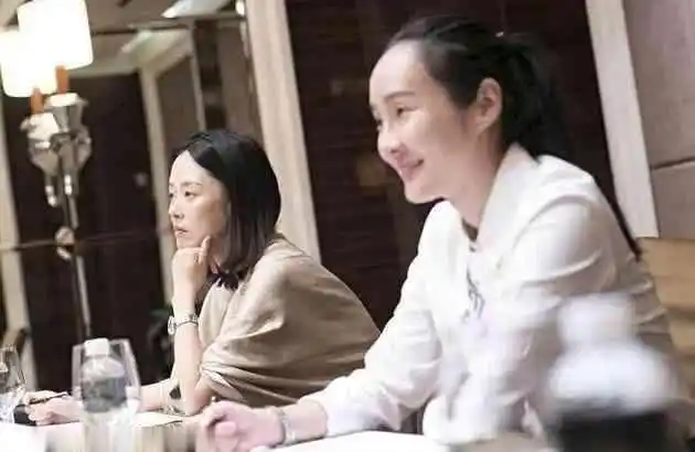 吴秀波妻子何震亚发文力挺丈夫,捍卫权利背后,暴露的是女人本质_网易