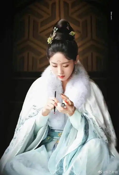 邢菲覆流年饭拍路透古装造型好漂亮