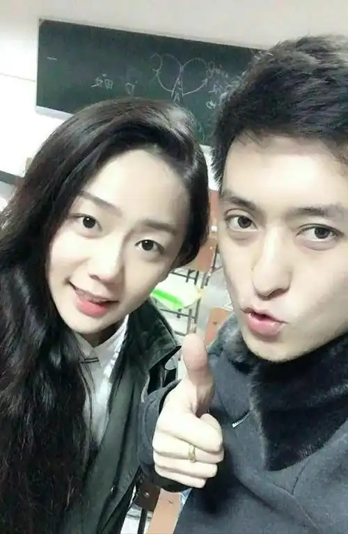 许嵩女友冯禧又上热搜了这次是因为被芒果台打码