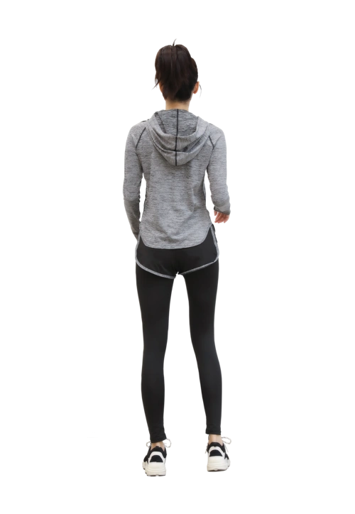 穿运动套装的年轻女性背影