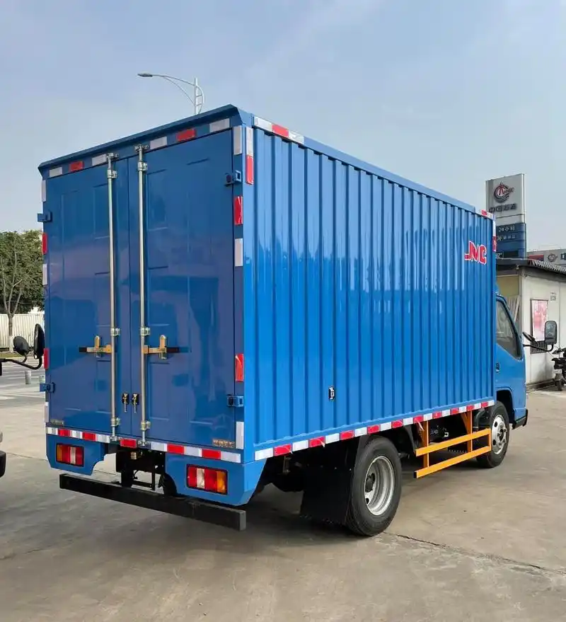 国六江铃蓝牌轻卡货车.江铃蓝牌全系货车,有3.3米双排厢车,高栏,平板!