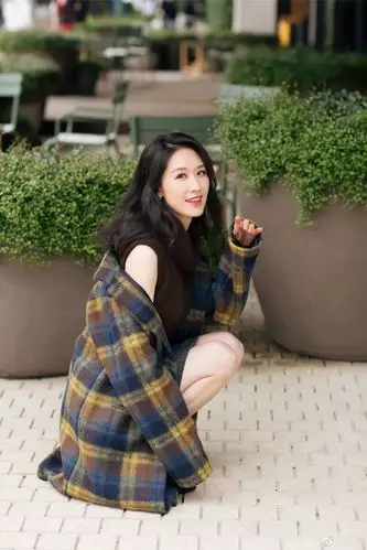 时尚漂亮的张雯