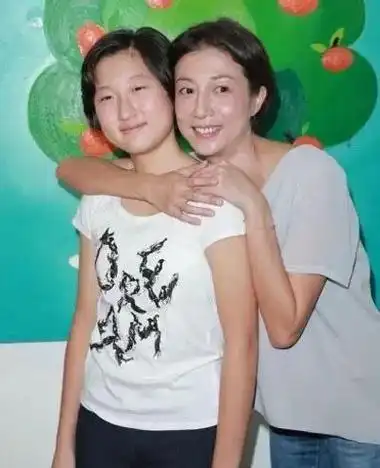 成龙被爆有私生女后特别开心他说终于有理由和林凤娇离婚了