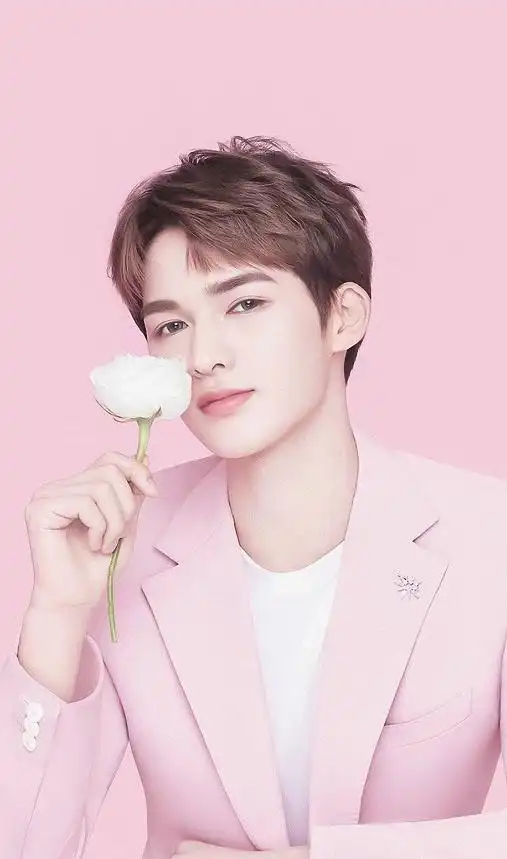 朱正廷彩色西装#朱正廷神仙颜值,怎么穿. 来自影视时尚秀 - 微博