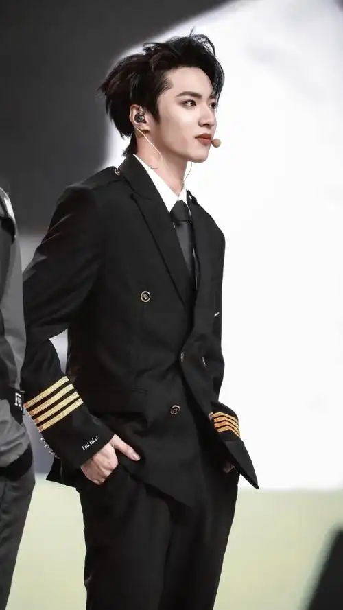 刘耀文叁重楼暨出道四周年演唱会##刘耀文 唱跳rap全能ace