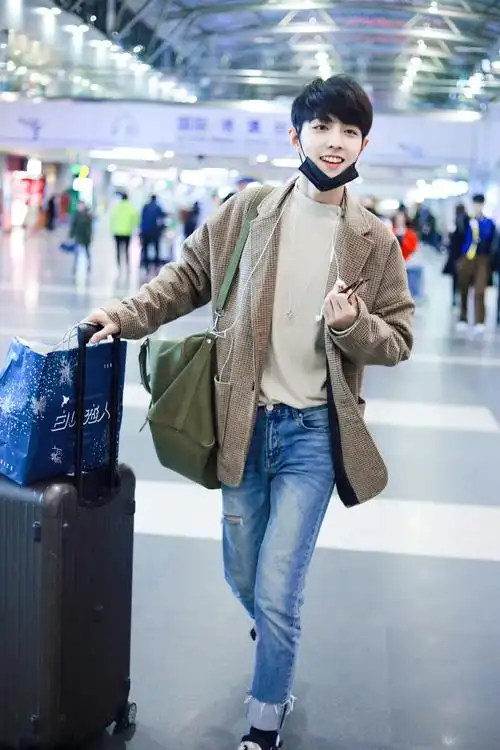 肖战机场穿搭哪个是你没看过的