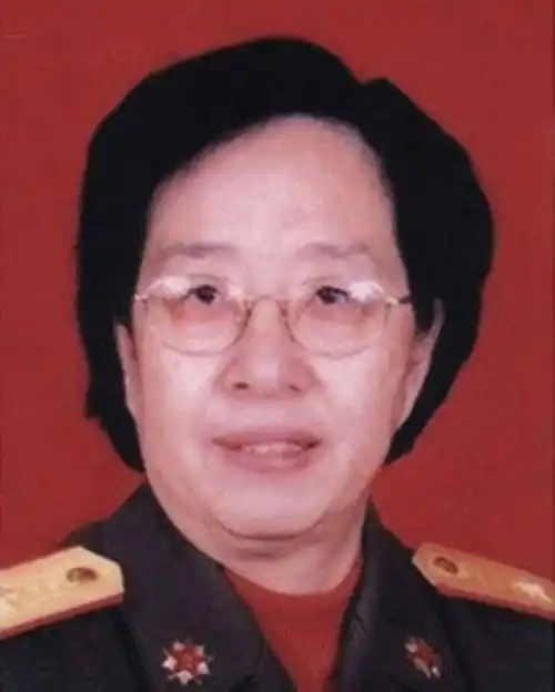 曾海生,内务部长曾山之女,女少将,曾任全国政协委员