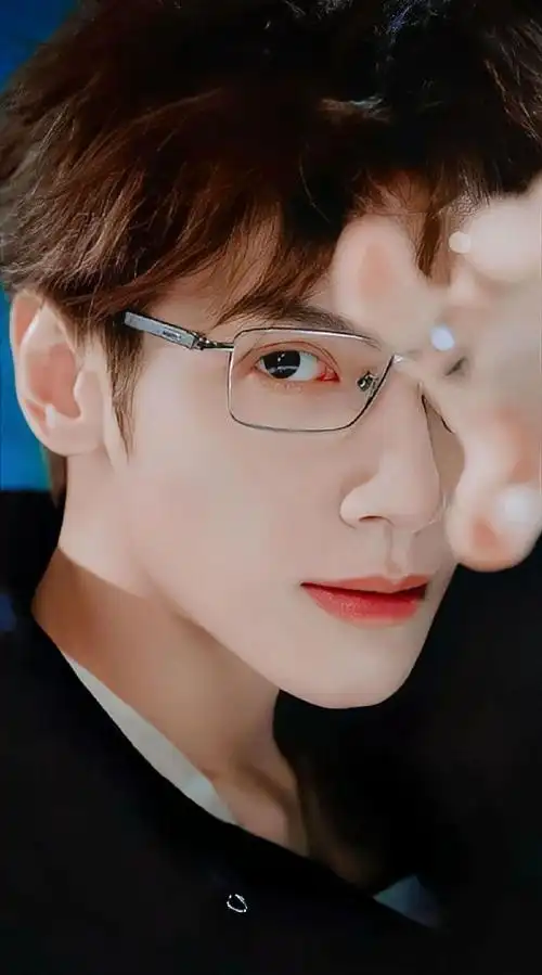 小咕每日安利#小咕今天分享是建模脸罗云熙的侧颜小合集啊,颜值高