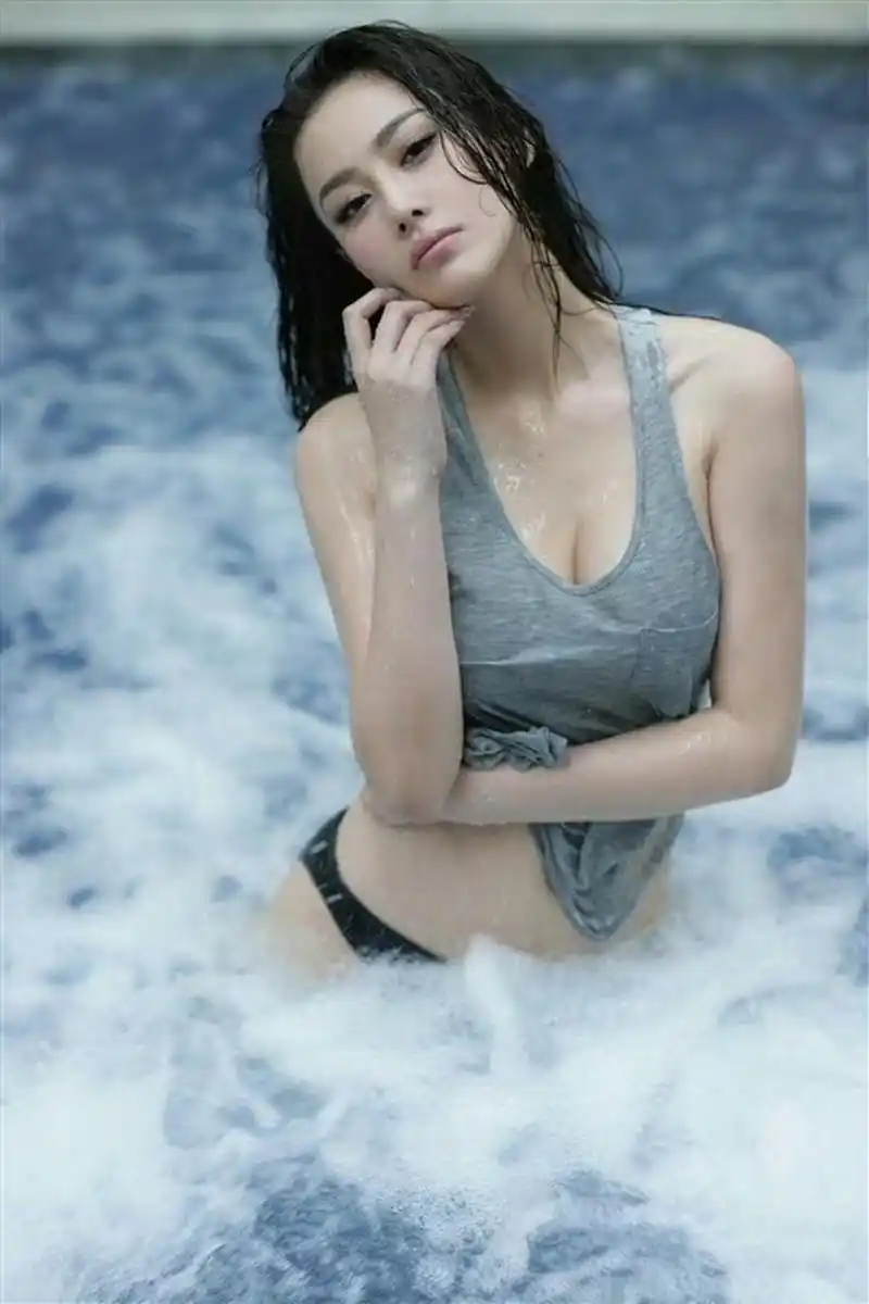 张馨予早期照片