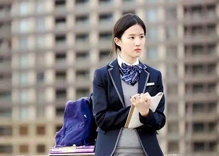 原创女星校服造型难驾驭把小林青霞和杨颖放一起果然还是香港姑娘美