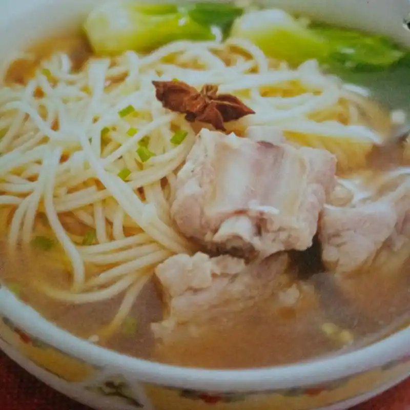 排骨汤面的做法
