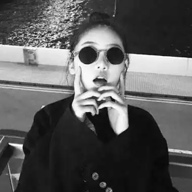 伤感高冷黑白女生头像