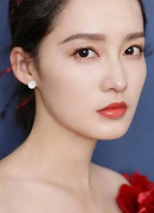 笑起来有"月牙眼"的女明星,我只服这4位!