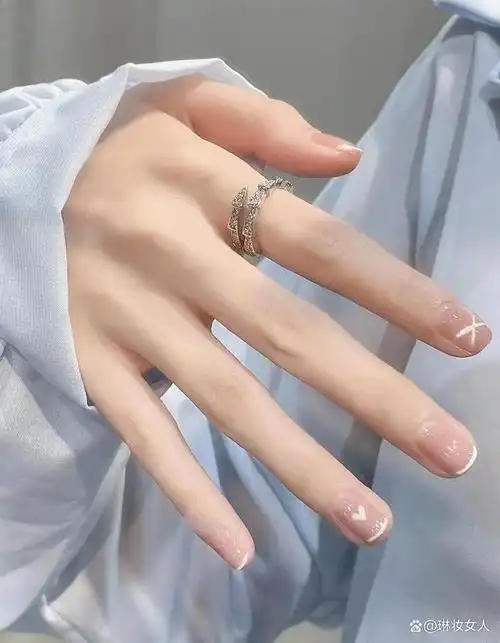 短指甲:简约/清新又显手白的短款美甲合集
