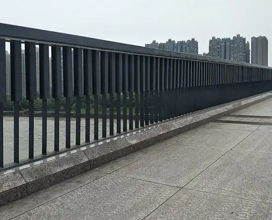 购买栏杆的样式有哪些_围栏,栏杆座相关-成都鑫纵横铁艺工程有限公司