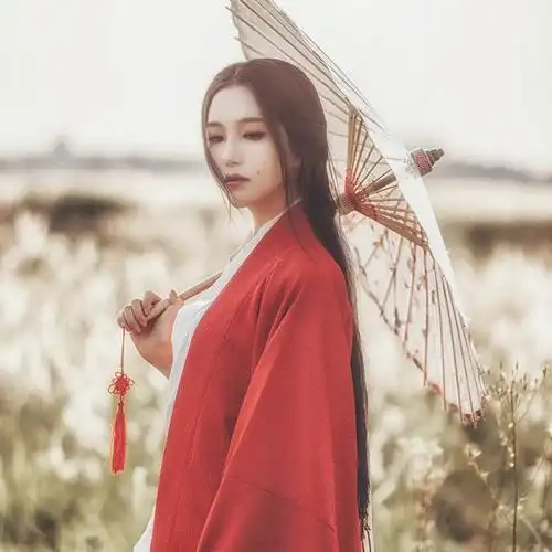 撑伞红衣佳人头像
