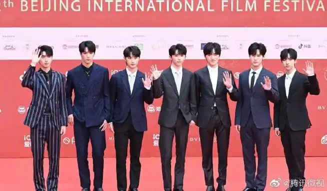 时代少年团北影节内场图##时代少年团北影节西装照