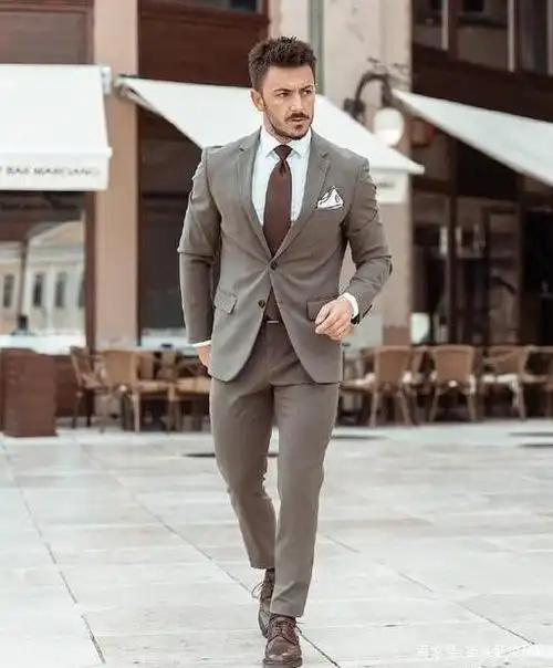 矮个子男生不适合穿西装?看看这位外国时尚博主,每一身都超养眼