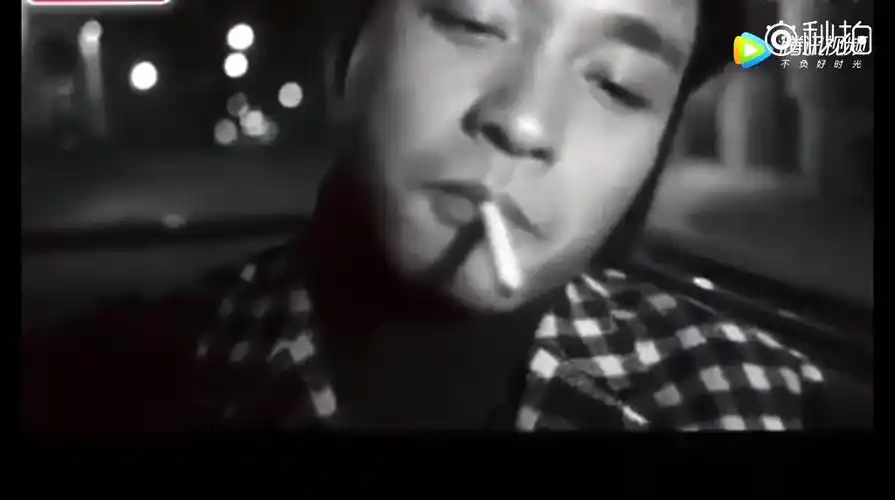 张国荣抽烟的镜头大合集,倾倒众生,怎一个帅字了得