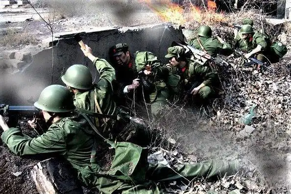 中越战争解放军强攻进入越军女兵营帐所见不敢多看一眼