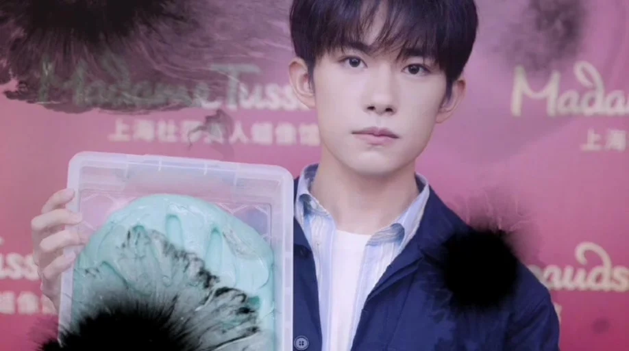 易烊千玺刘北山蜡像_重庆刘北山易烊千玺蜡像_易烊千玺小北蜡像在哪里