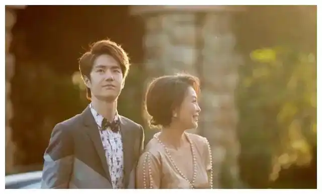 王一博晒童年亲子照妈妈颜值比女明星还美基因真的太强大了