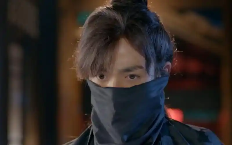 穿夜行衣的蒙面连城璧