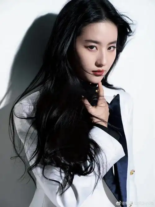 刘亦菲lv造型来了