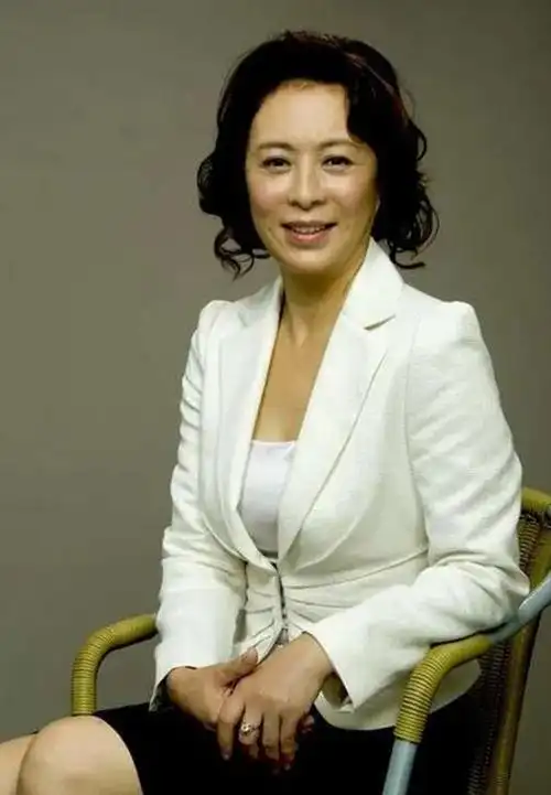 刘佳:我是李焕英,也是任长霞,演《黑三角》出道,62岁还在演戏|演员