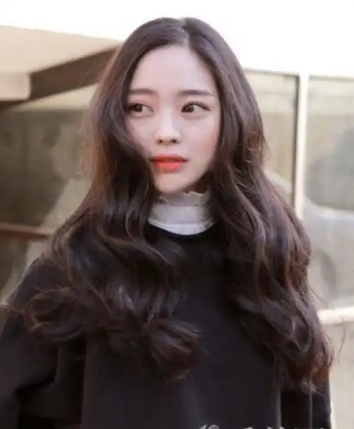 韩式中长发大卷 简单随意的美…_来自我们一定要爱下去的图片分享-堆