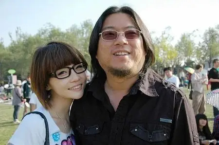 高晓松妻子也是齐刘海(资料图)