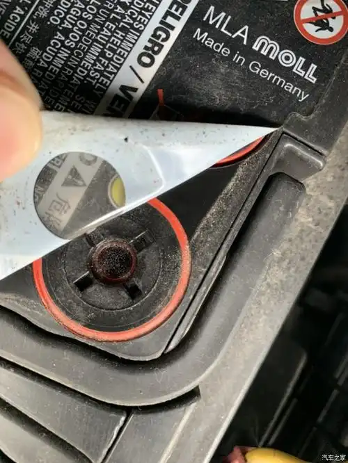 怎么看电瓶的状态?这个观察孔能看吗?