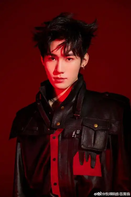 张真源红黑质感生日大片##张真源爱如火生日写真