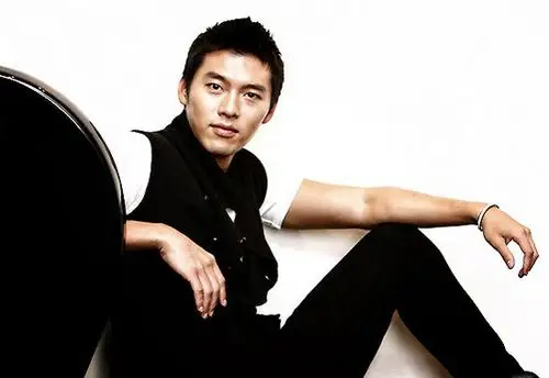 图文玄彬全新杂志照玄彬短发利落