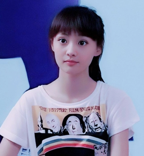 郑爽16岁旧照曝光无美颜无滤镜网友性格不好可以忍了