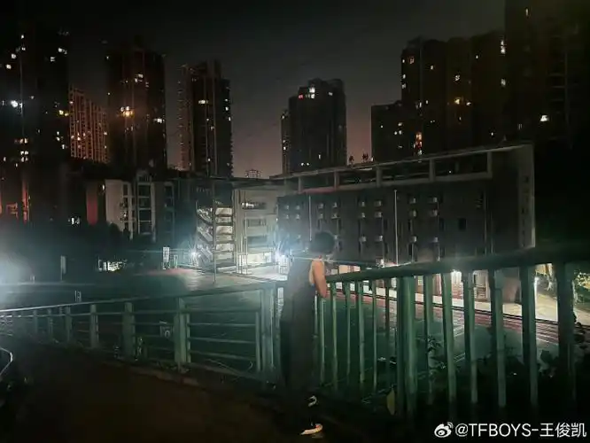 王俊凯长文告别野孩子#猝不及防的被call上线,猝不及防的看到这张照片