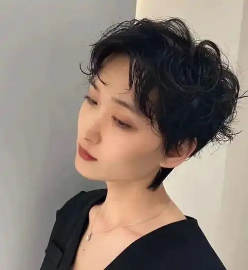 中性风短发正流行 这么剪头发又甜又飒_女生短发 - 美发站