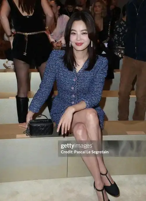 巴黎时装周:宋慧乔高雅的土,53岁俞飞鸿出众,韩素希惊艳