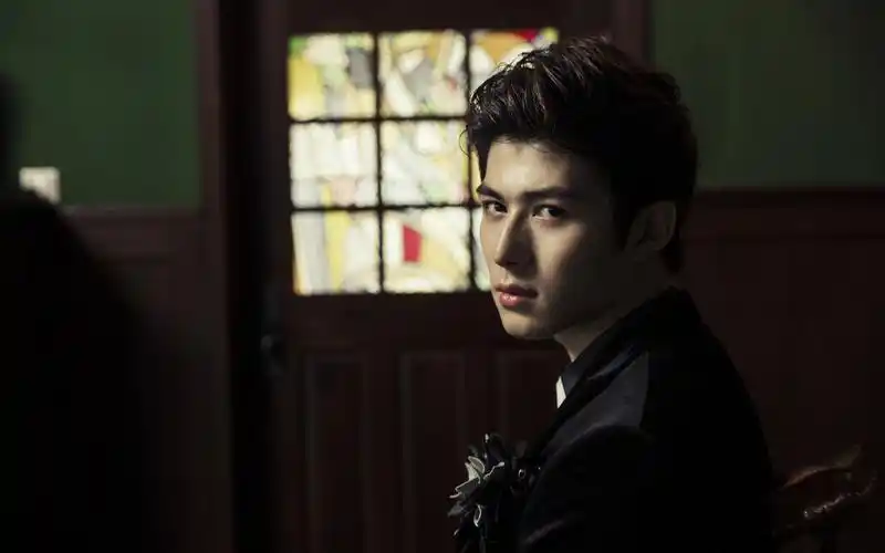 陈学冬电脑壁纸_成熟稳重的陈学冬